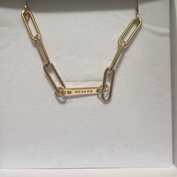 Oak and Luna IVY NAME PAPERCLIP CHAIN NECKLACE WITH DIAMOND - GOLD VERMEIL - Picture 7 of 9